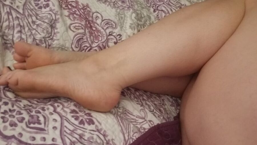Frisky housewife mild teasing phots from the last few days..
