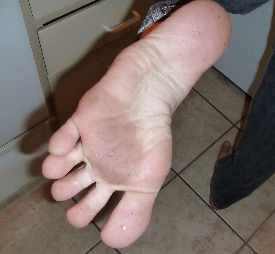 my lil dirty feet