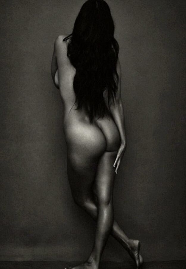 Kourtney Kardashian nude ass and sexy bikini photos