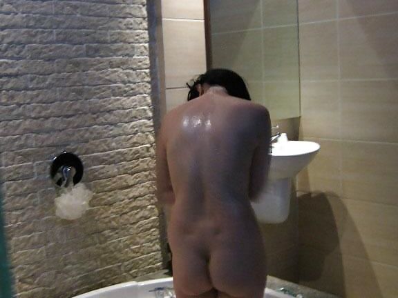 Chinese girlfriend shower and hard sex
