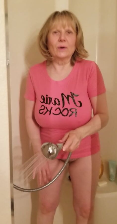 Hot grandmother sprays her pussy and cums in a wet t-shirt