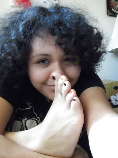 ArtisticWife and her feet