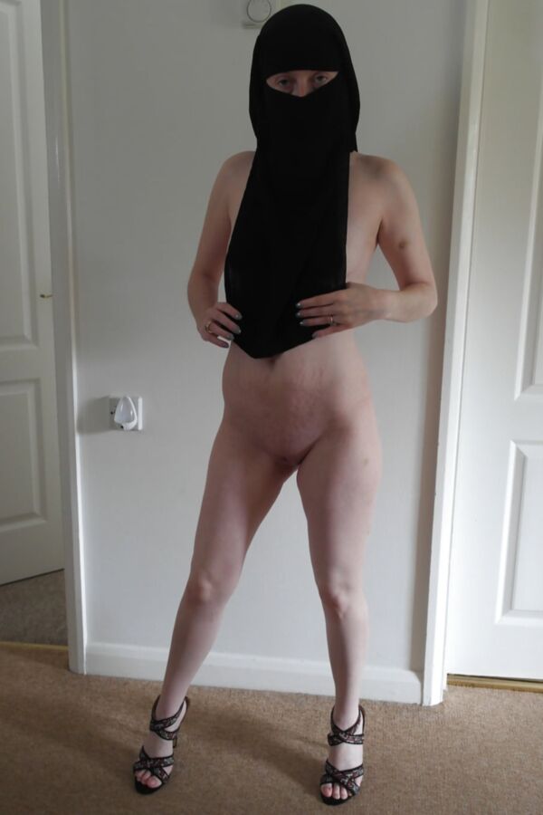 Haley Naked British Harem girl in Niqab