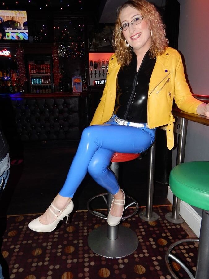 Latex Jeans and Top n the Pub
