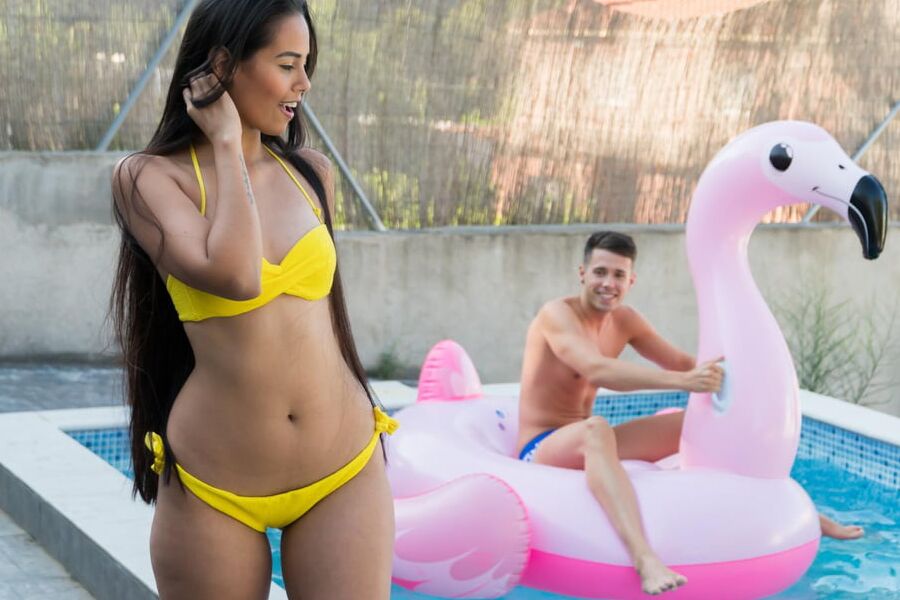 Bubble Butt Latina Andreina De Luxe Fucking by the Pool