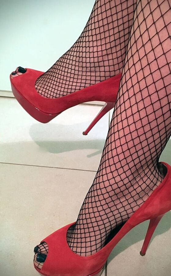 Giada sexy heels and nylon feet