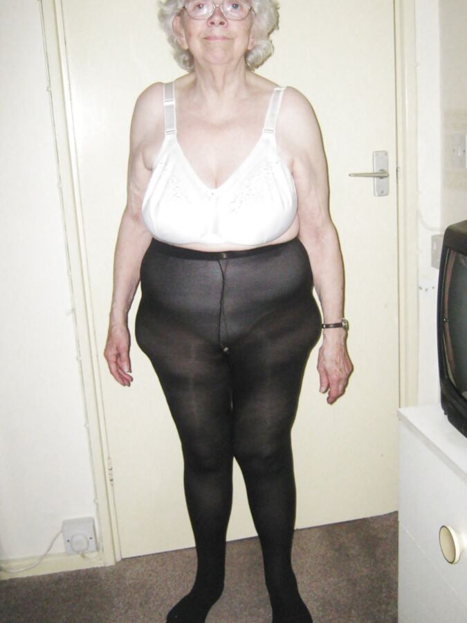 year old UK granny Geogie Nylons from OlderWomanFun
