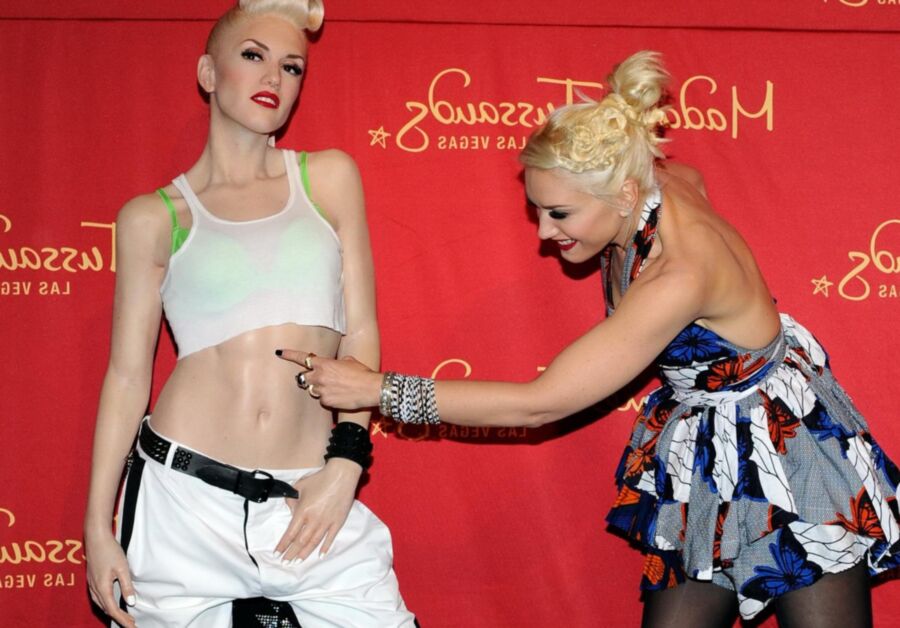 Gwen Stefani paparazzi up-skirt photos