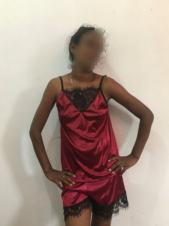 Sri Lankan Wife Fingers Pussy