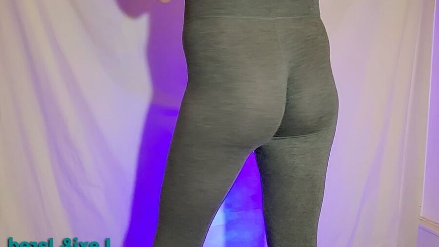 Big Ass in Yoga Pants Bubble Butt PAWG