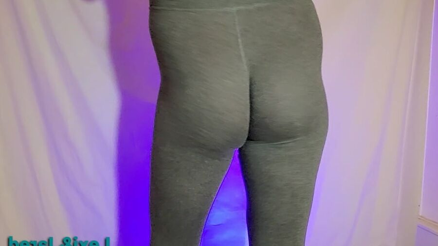 Big Ass in Yoga Pants Bubble Butt PAWG