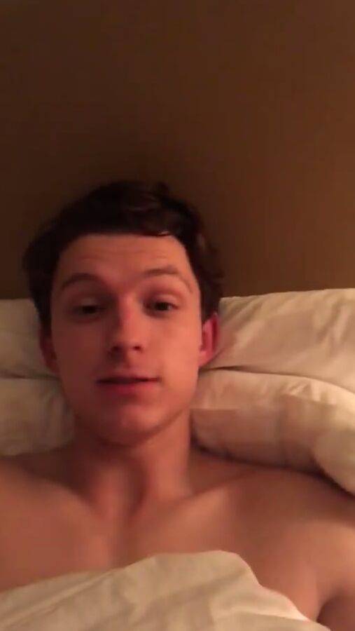 Sexy male celebrity Tom Holland various shirtless pics