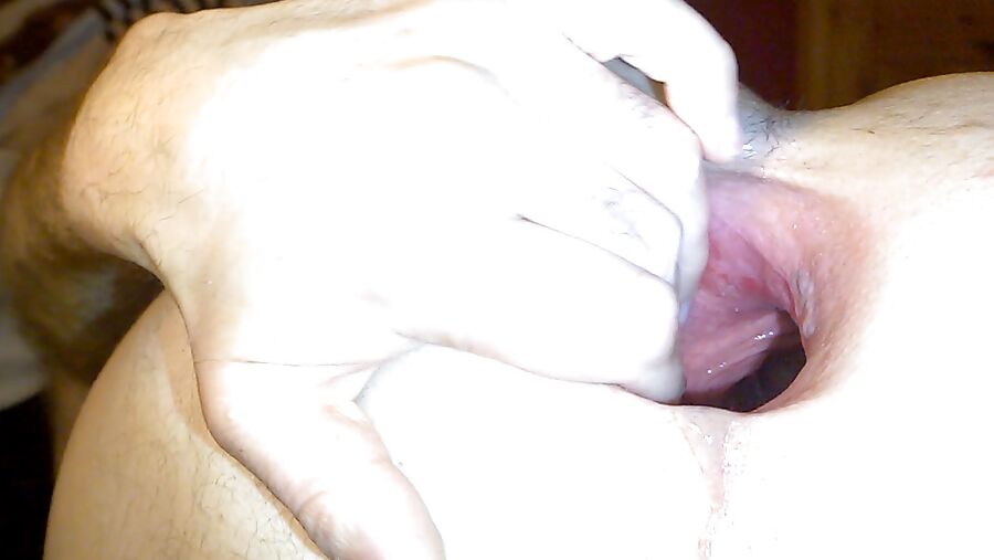A big anal screw spreading my asshole to a giant gape part