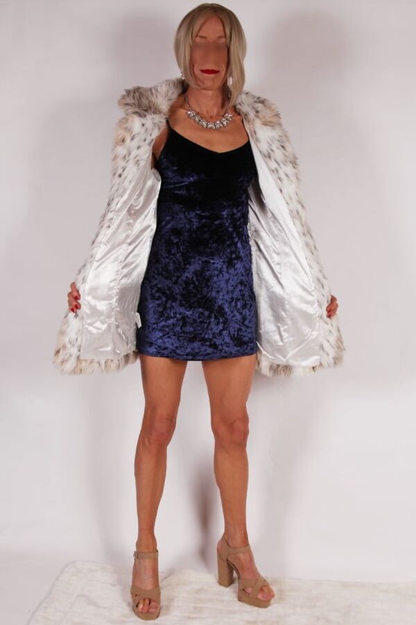 Alessia models slinky velvet blue dress with fur coat