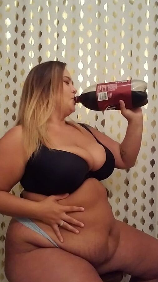 Cocacola Girl Drink