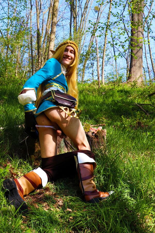 crossdress cosplay Zelda exploration