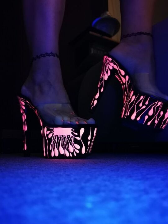 Sexy CD Feet On High Heels Posing In Neon Light