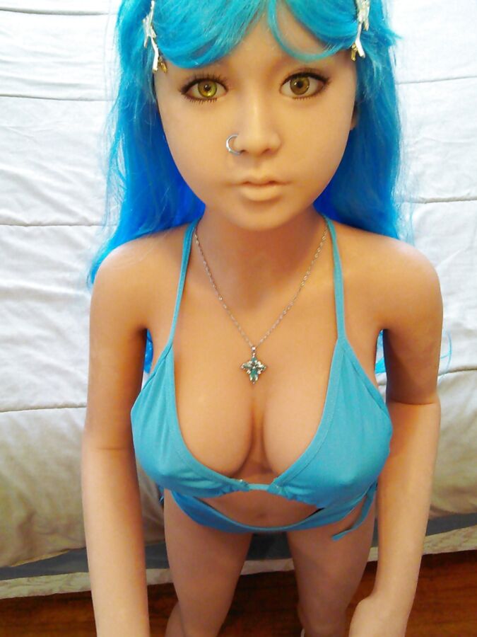 Nina&;s blue bikini