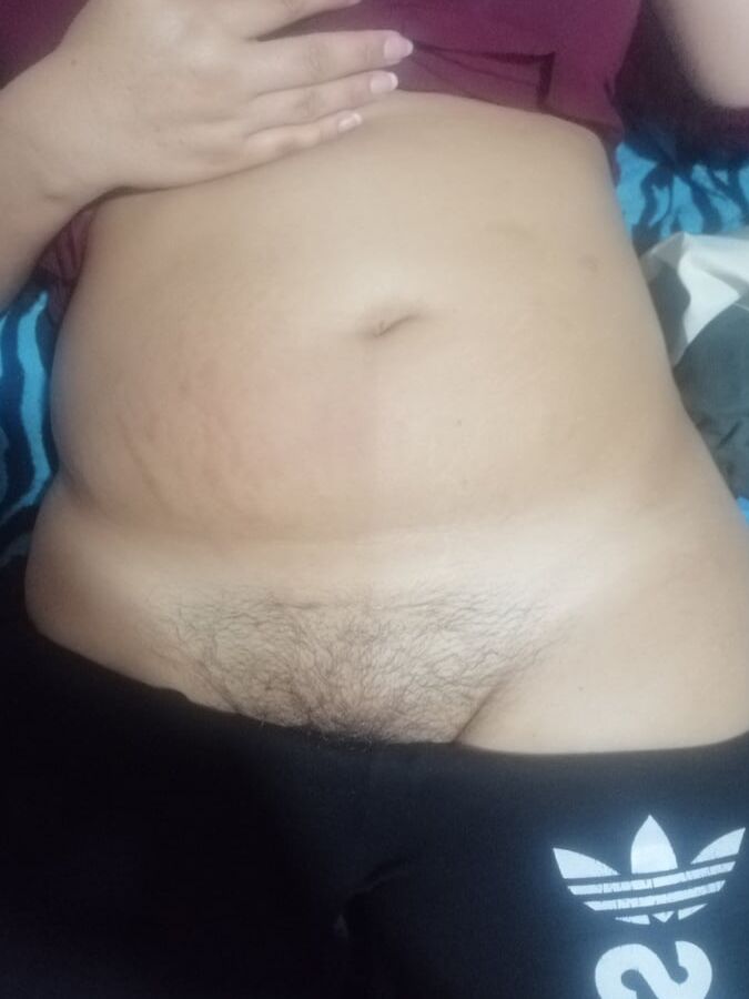Hairy and juicy pussy, rich to penetrate.