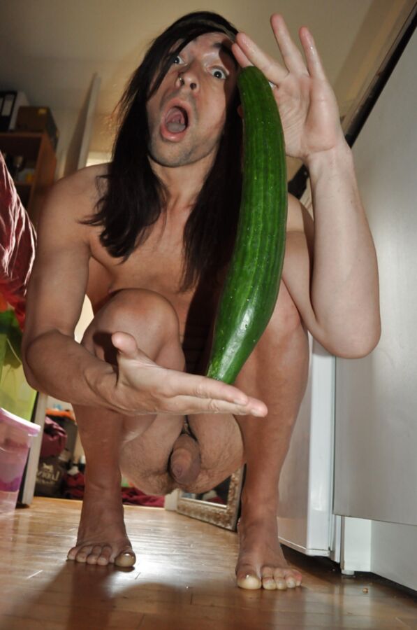 Tygra gets off with two huge cucumbers