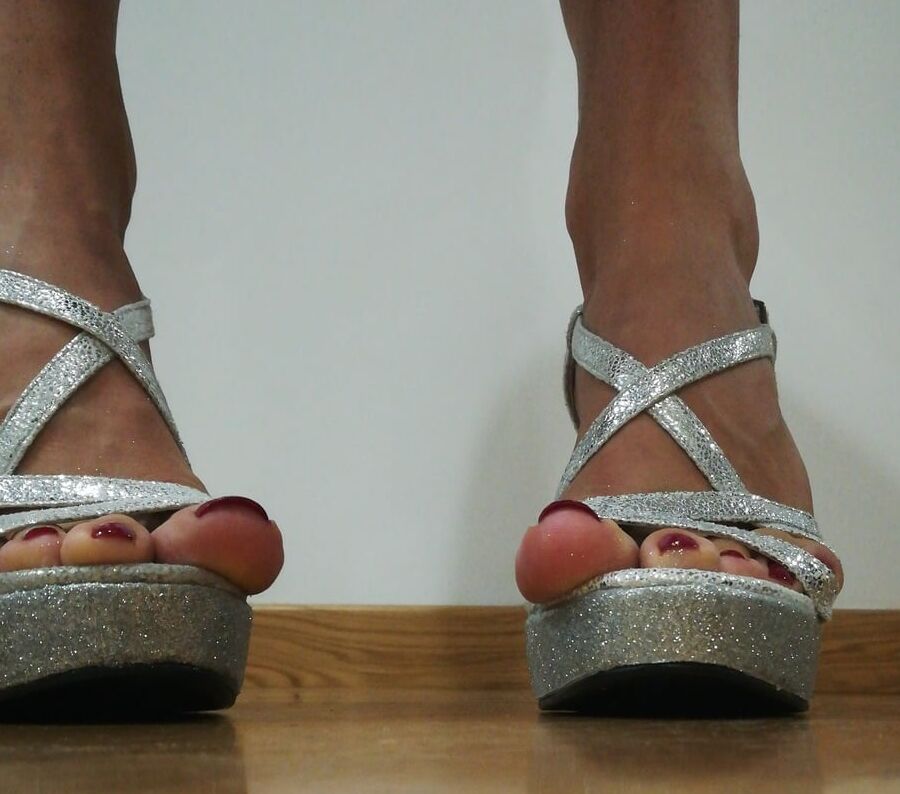Glitter heels on the dance floor