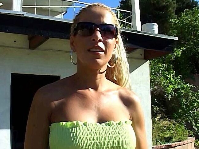 hot MILF Silvia Casting