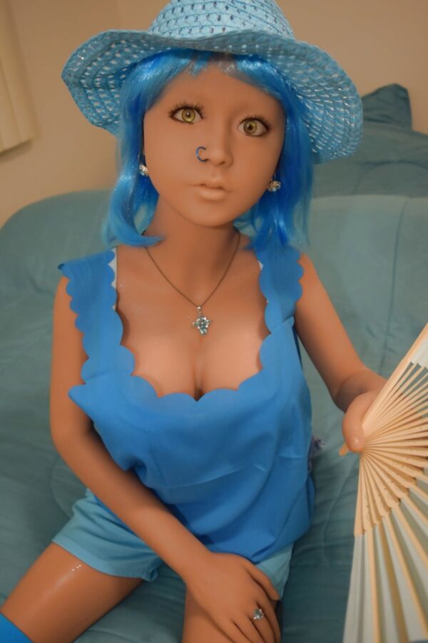 Nina&;s blue hat