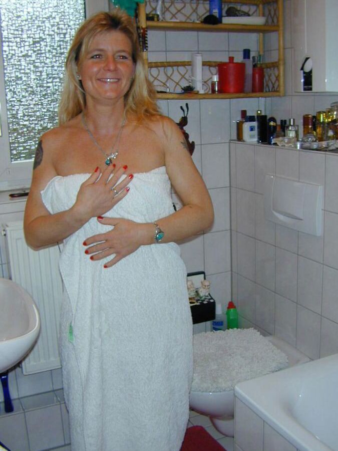 Shaving uncut cock in the shower - Schwanz rasieren, Dusche