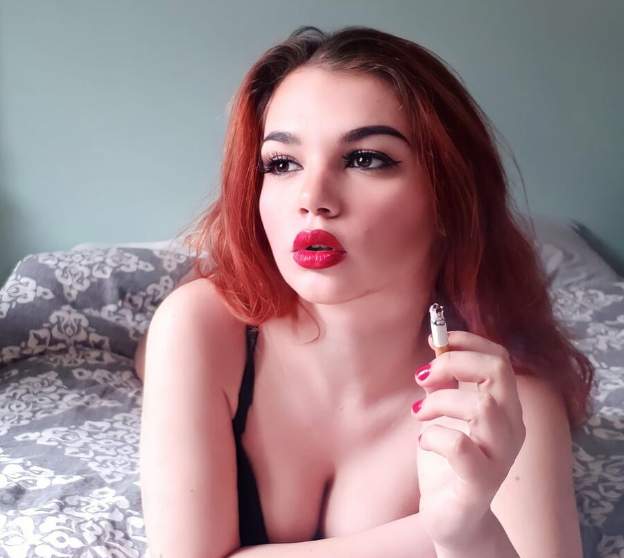 Smoking lady (full pics set on my onlyfans)