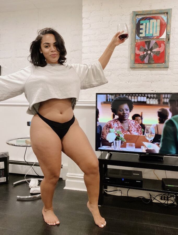 Wowwww She is FINEEEEEEE