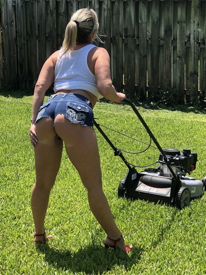 Amateur Chubby MILF