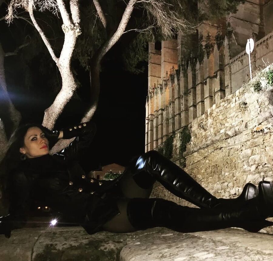 Insta Leather Babe Missalinadark