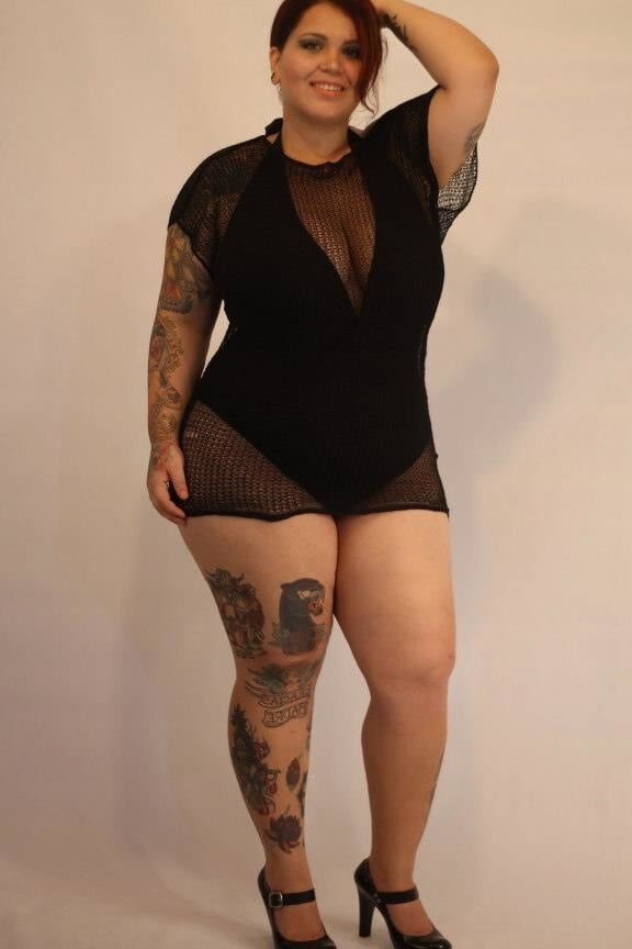 Full thighs in the mini