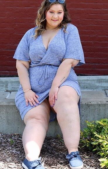 Full thighs in the mini