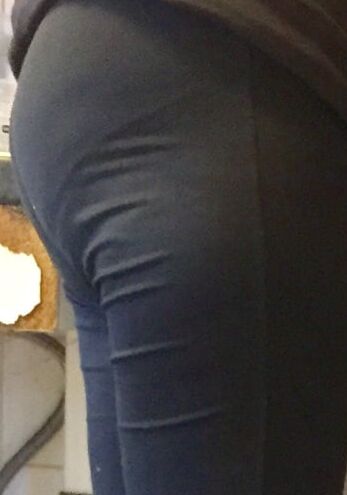 blonde black leggings vpl