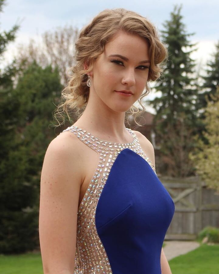 Sexy braless pokie nipples make he hard