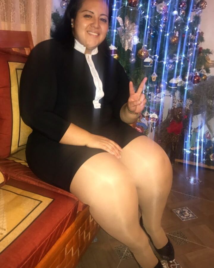 Full thighs in the mini