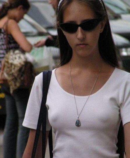 Sexy braless pokie nipples make he hard