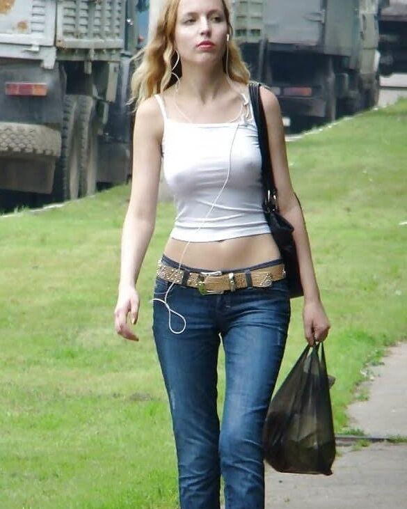 Sexy braless pokie nipples make he hard