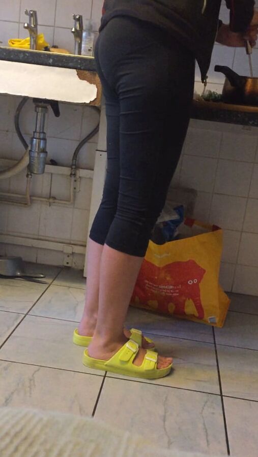 blonde black leggings vpl