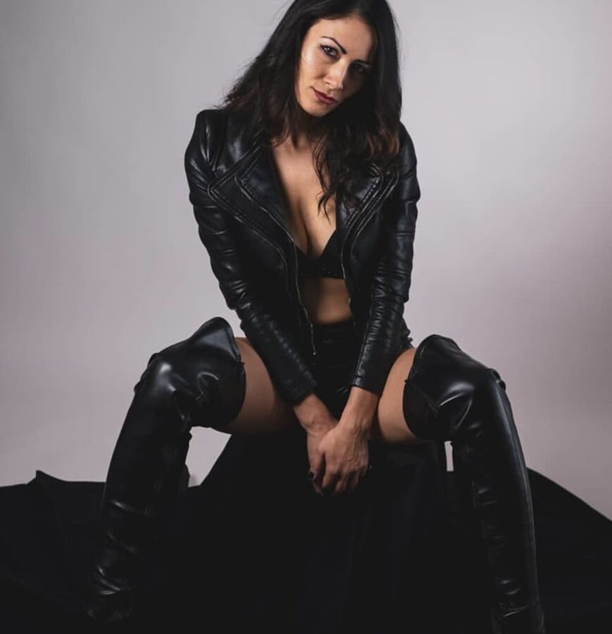 Insta Leather Babe Missalinadark