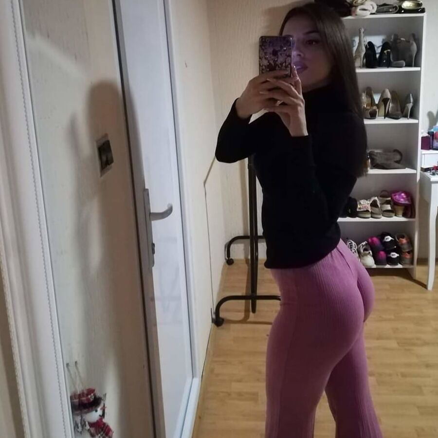 Aleksandra Vre.