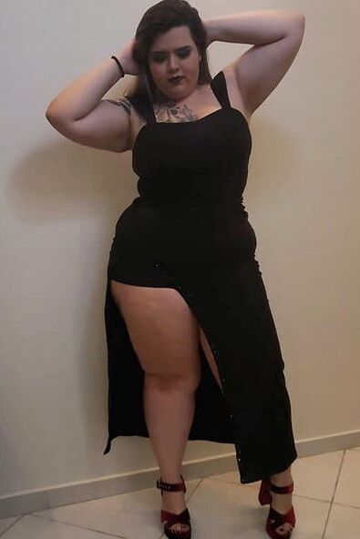 Full thighs in the mini