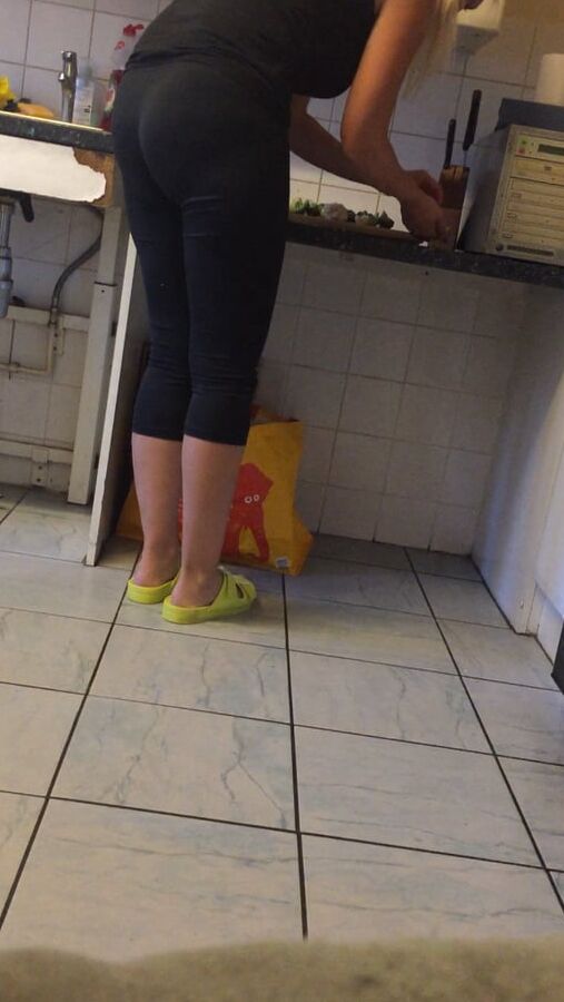 blonde black leggings vpl