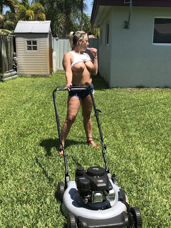 Amateur Chubby MILF