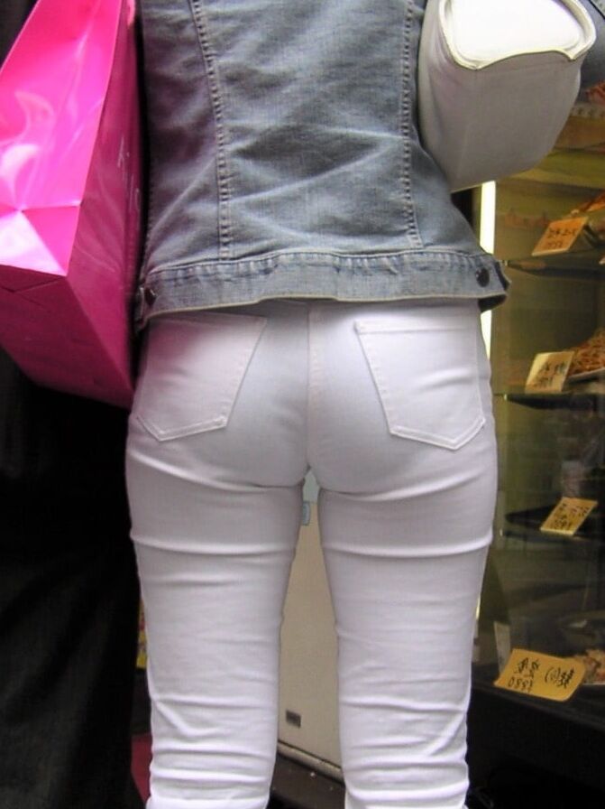 Voyeur: Sexy Asian jeans asses....
