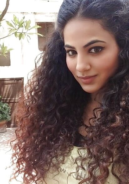 Curly hair babes