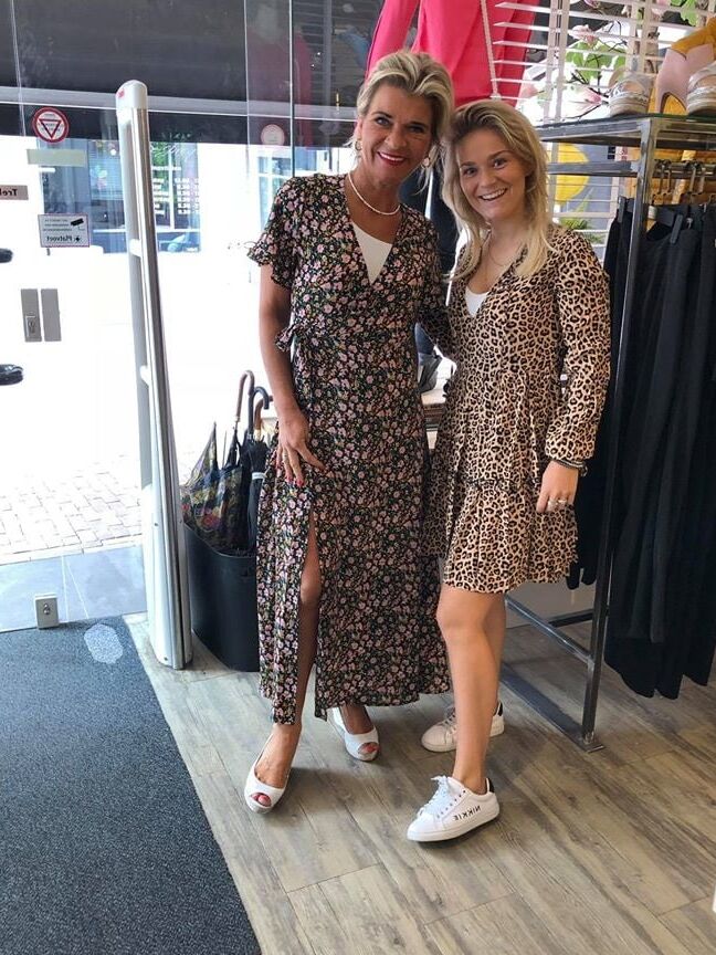 Hot Ducht mature mom Debby