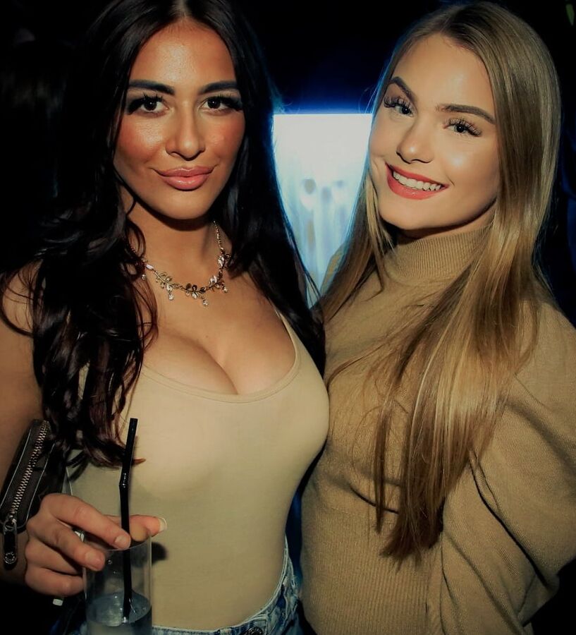 Girls partying in club - Paris