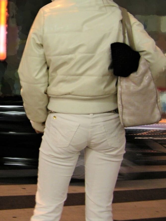 Voyeur: Sexy Asian jeans asses....